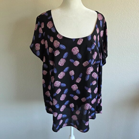 TORRID Blouse Top Tropical Pineapple Black Scoop Neck Button Back Plus Size 2 2X - Picture 1 of 7